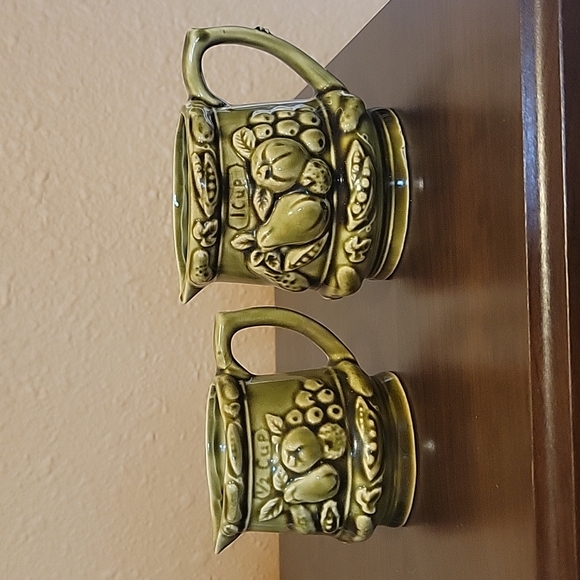 Porcelain Liquid Measuring Cups - Green Farmhouse Style - Picture 2 of 5